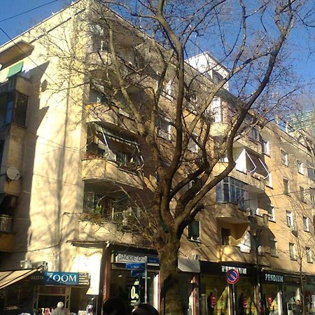 An Apartment With Fireplace Tirana Bagian luar foto