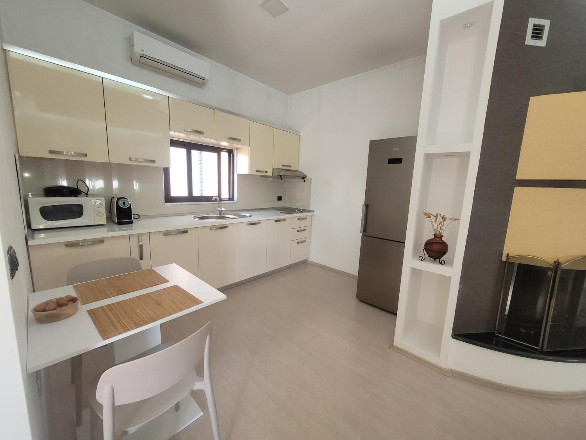 An Apartment With Fireplace Tirana Bagian luar foto